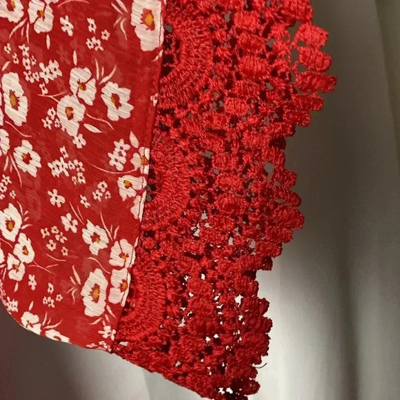 MAURICES WO SIZE XXL RED FLORAL OPEN FRONT SUSTER OVER SHIRT RED CROCHET TRIM - Picture 4 of 11